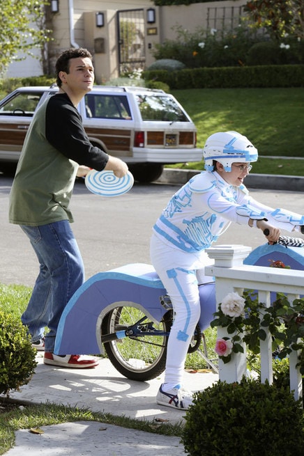 Sean Giambrone, Wendi McLendon-Covey