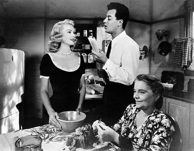 Esther Minciotti, Cornel Wilde, Patricia Knight