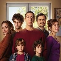 Storia della mia famiglia: La serie tv Netflix che celebra l’imperfezione della vita